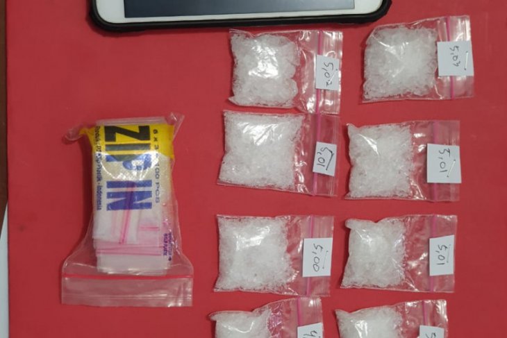Bawa sabu seberat 488 gram, seorang oknum polisi ditangkap