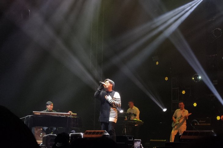 Nostalgia dan galau bersama Yovie & Arsy Widianto di Love Fest
