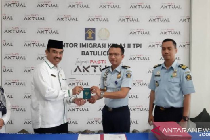 Kanim Batulicin serahkan 151 Paspor calon jamaah haji