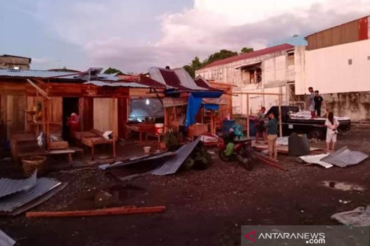 Angin puting beliung kembali melanda Gunungsitoli