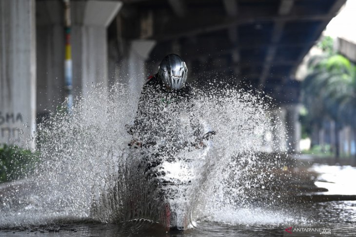Jakarta banjir, elektabilitas Anies Baswedan anjlok