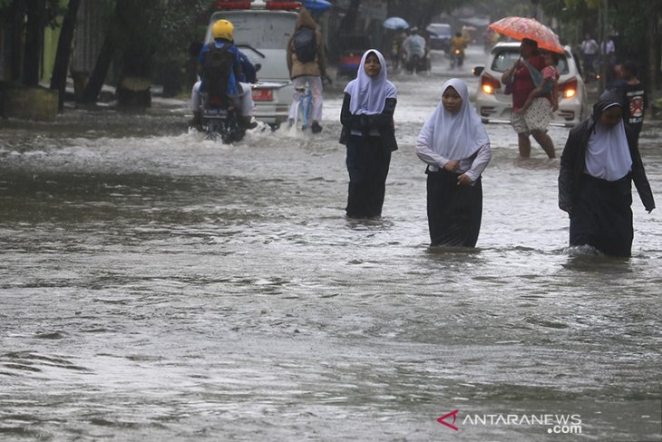 Genangan akibat drainase buruk 