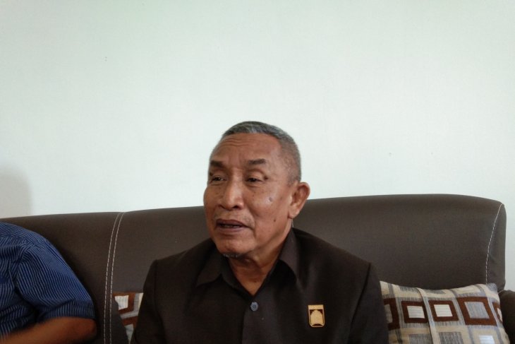 DPRD minta pemkot cari solusi peternakan babi