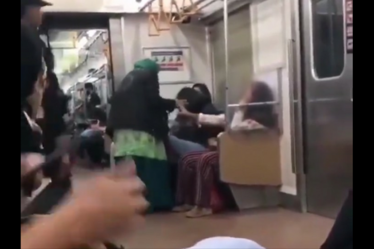 Penumpang pemicu keributan di KRL diturunkan di stasiun terdekat