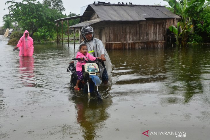 Sungai Wulan Kudus meluap, ratusan rumah tergenang banjir