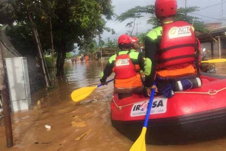 Kembali Banjir ACT Siagakan 7 Regu Penyelamat di Jabodetabek
