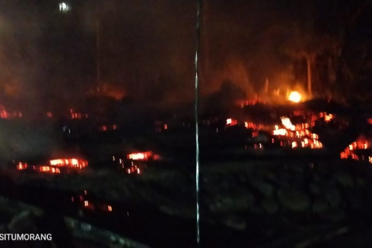 Kebakaran dini hari di Barus Utara, 3 rumah rata dengan tanah