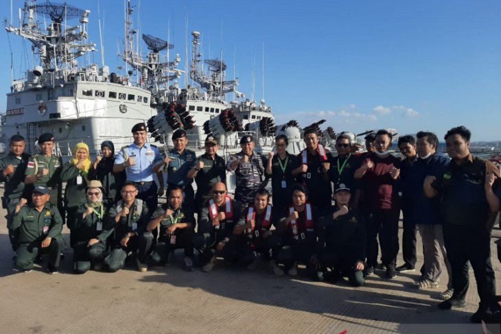 Navy helps evacuate Indonesians from MV World Dream