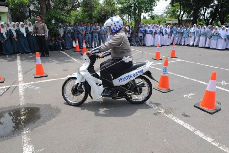 Edukasi keselamatan dalam berkendara