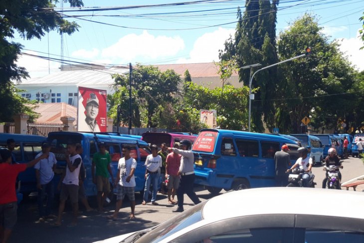 DPRD tanggapi aksi sopir angkot Ternate