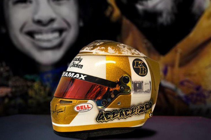 Racer Gelael remembers Kobe Bryant through helmet artwork