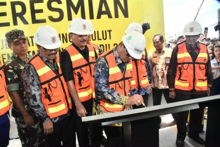 Paman Birin resmikan tiga jembatan penghubung Banjarmasin-Martapura