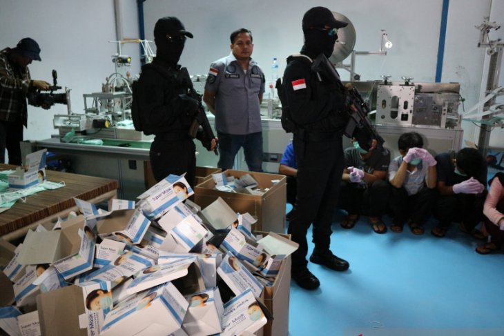 Jakarta police arrest 10 workers for producing fake medical masks