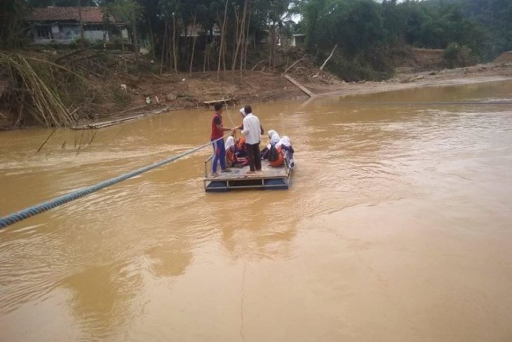 Masyarakat pedalaman Lebak dambakan jembatan permanen pasca-bencana