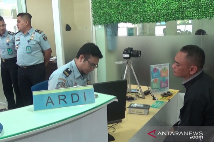 Kantor Imigrasi Sukabumi tunda pembuatan paspor puluhan warga, ini alasanya