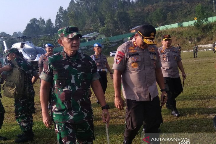 Pascamediasi sudahi konfrontasi TNI-Polri, dua jenderal kunjungi Taput