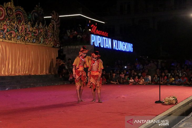Klungkung tampilkan