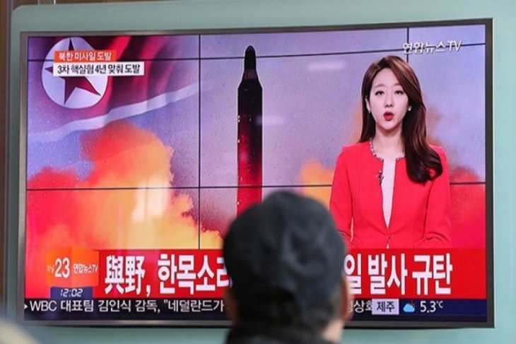 Korea Utara luncurkan rudal ke laut timur