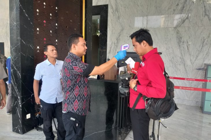 Istana Kepresidenan periksa suhu tubuh setiap tamu dan pejabat