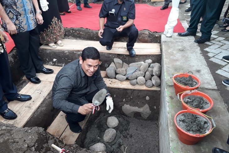 Peletakan batu pertama pembangunan masjid di Kediri