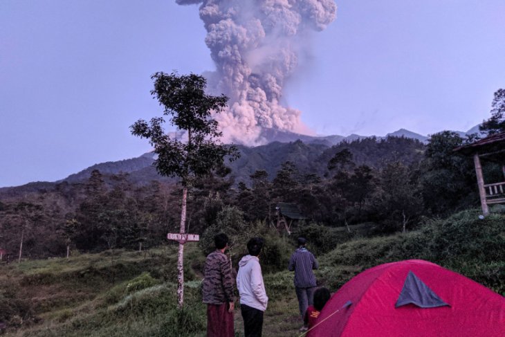Erupsi Gunung Merapi masih tetap didominasi gas