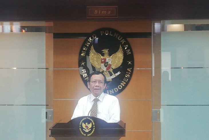 Mahfud MD tegaskan penegakan hukum jangan terpengaruh politik