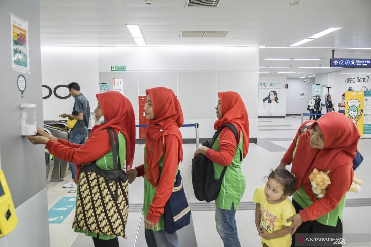 PT MRT Jakarta monitors passenger density at four stations