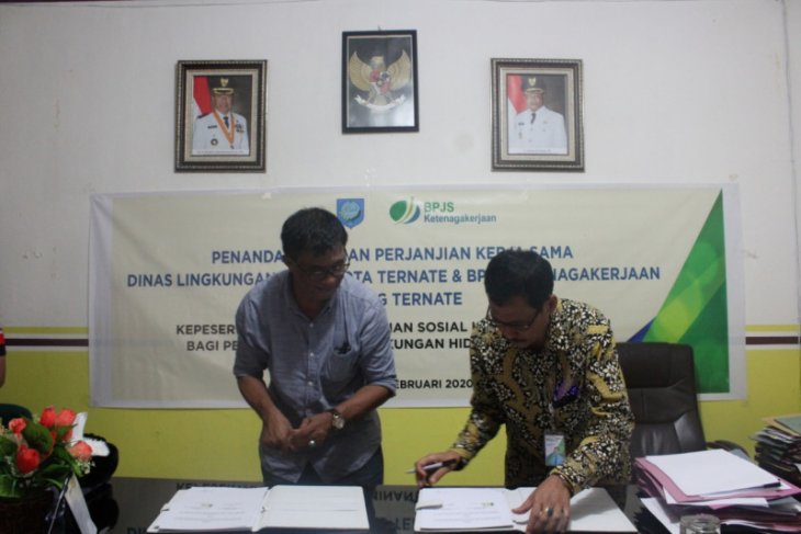 DLH Kota Ternate - BPJAMSOSTEK jlinan kerja sama tandatangani MoU
