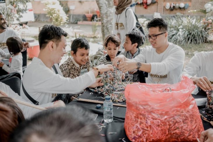 Shell Lubricants Indonesia bersama mitra gelar aksi sosial