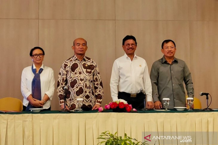 Menkominfo minta masyarakat tidak panik soal corona