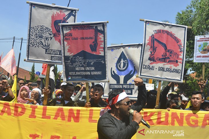 Aksi konsorsium penyelamatan Cikuray Garut 