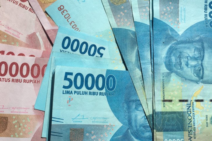 Rupiah melemah menjadi Rp14.261 pada Jumat pagi