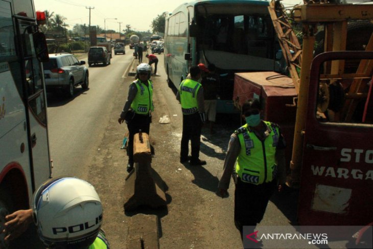Tabrakan beruntun di Tol Cipali akibatkan dua orang meninggal