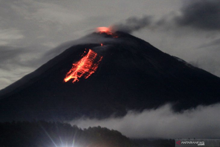 Lava Pijar Gunung Semeru