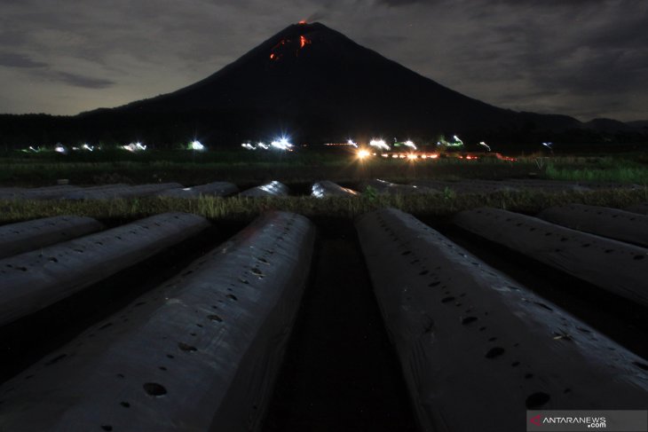 Lava Pijar Gunung Semeru