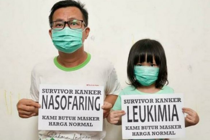 Ayah dan anak penyintas kanker resah akibat harga masker