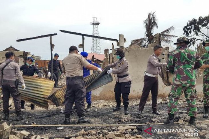 Relokasi korban kebakaran di Penajam berjalan lamban