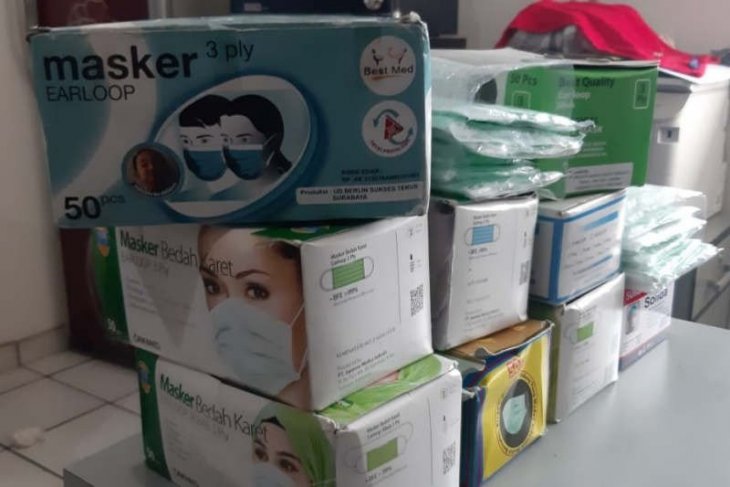 Polisi gerebek gudang penimbunan masker
