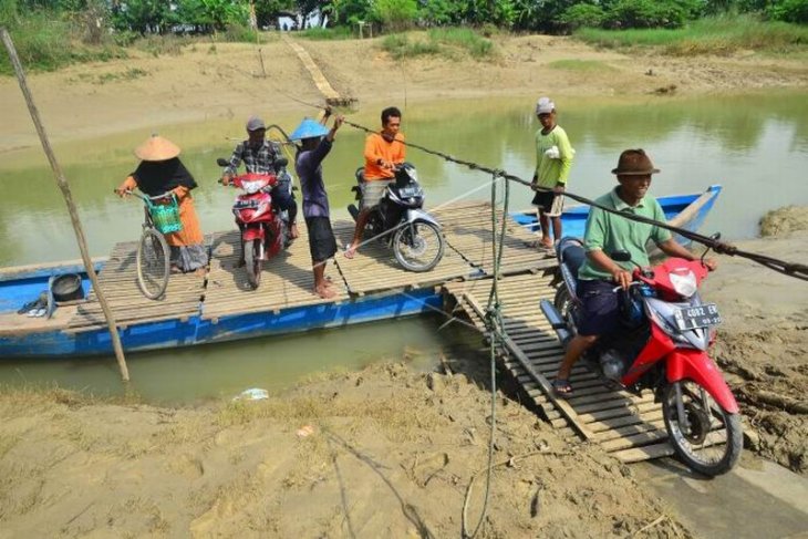 Jasa perahu penyeberangan