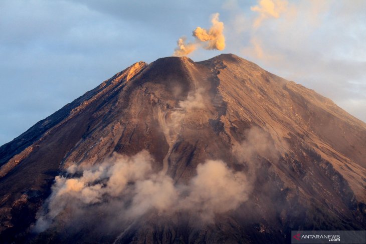 Aktivitas Gunung Semeru meningkat