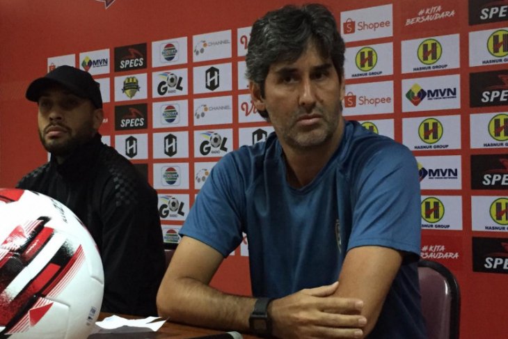 Pelatih Stefano ingatkan pemain Bali United soal berat badan