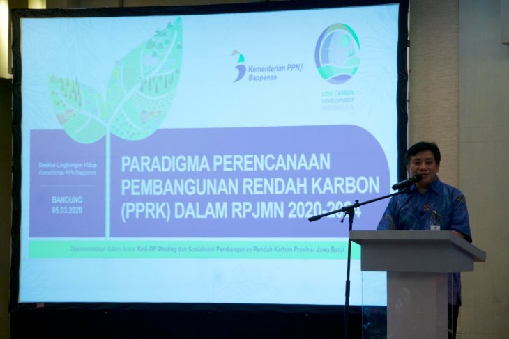 COVID-19 economic stimulus must support low-carbon development