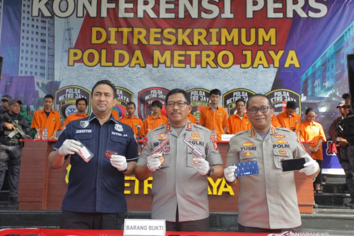 Polisi tangkap tujuh tersangka penipuan kartu kredit