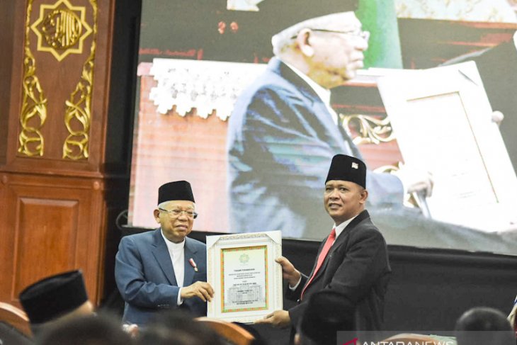 Wapres KH Ma'ruf Amin merendah saat terima gelar Bapak Ekonomi Syariah Indonesia