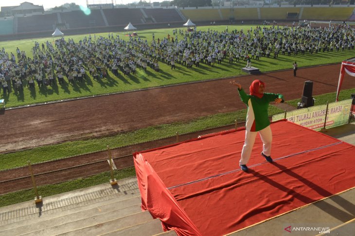 Senam bersama lansia di Madiun