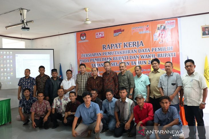 KPU Tapsel raker mutakhirkan data pemilih Pilkada 2020
