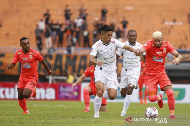 Pemain Borneo FC Pualam Bahari berharap ada titik terang di pertemuan PSSI dan klub