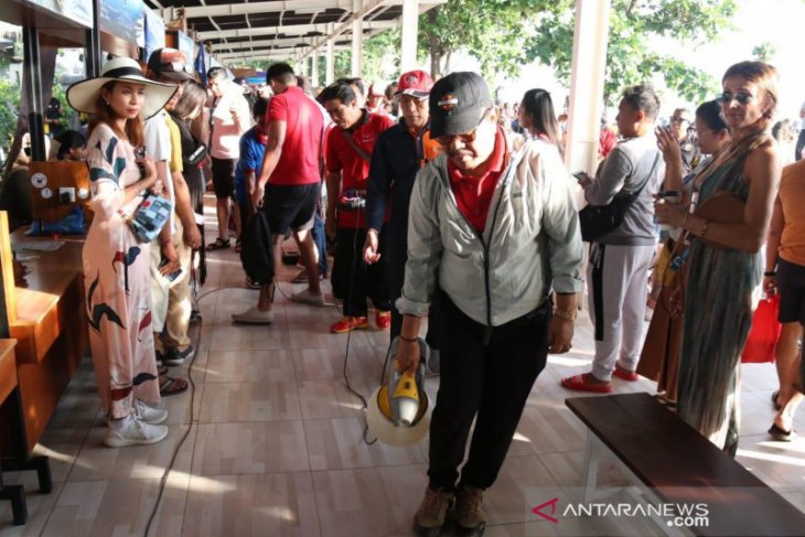 Wagub Bali pimpin penyemprotan disinfektan cegah Corona (COVID-19)