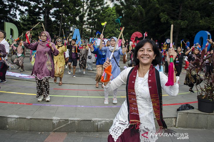 Aksi tari Laras Bambu 