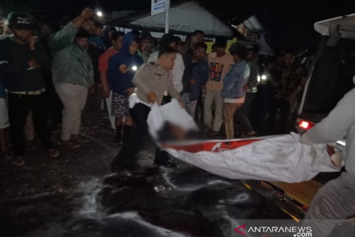 Pengendara sepeda motor tewas mengenaskan setelah ditabrak truk